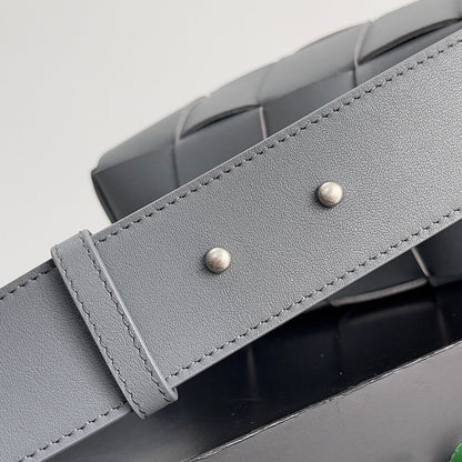 BV スモールブリック 24cm グレー ラムスキン