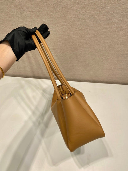 Grand sac à main en cuir de veau beige Pra 28 