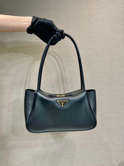 Grand sac à main en cuir de veau noir PRA 28 