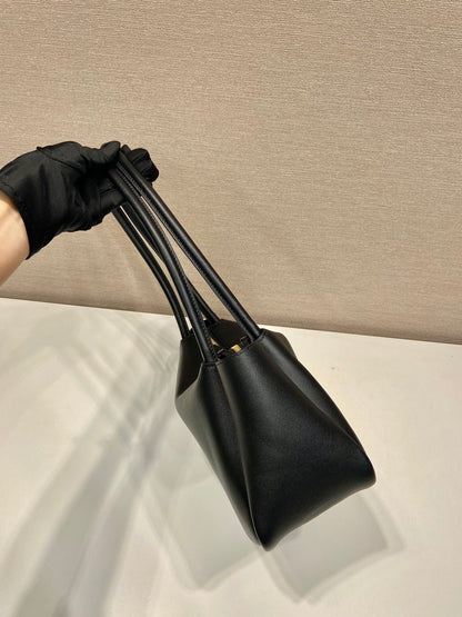 Grand sac à main en cuir de veau noir PRA 28 