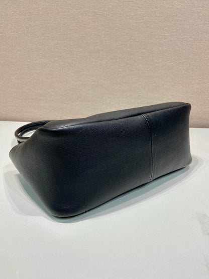 Grand sac à main en cuir de veau noir PRA 28 