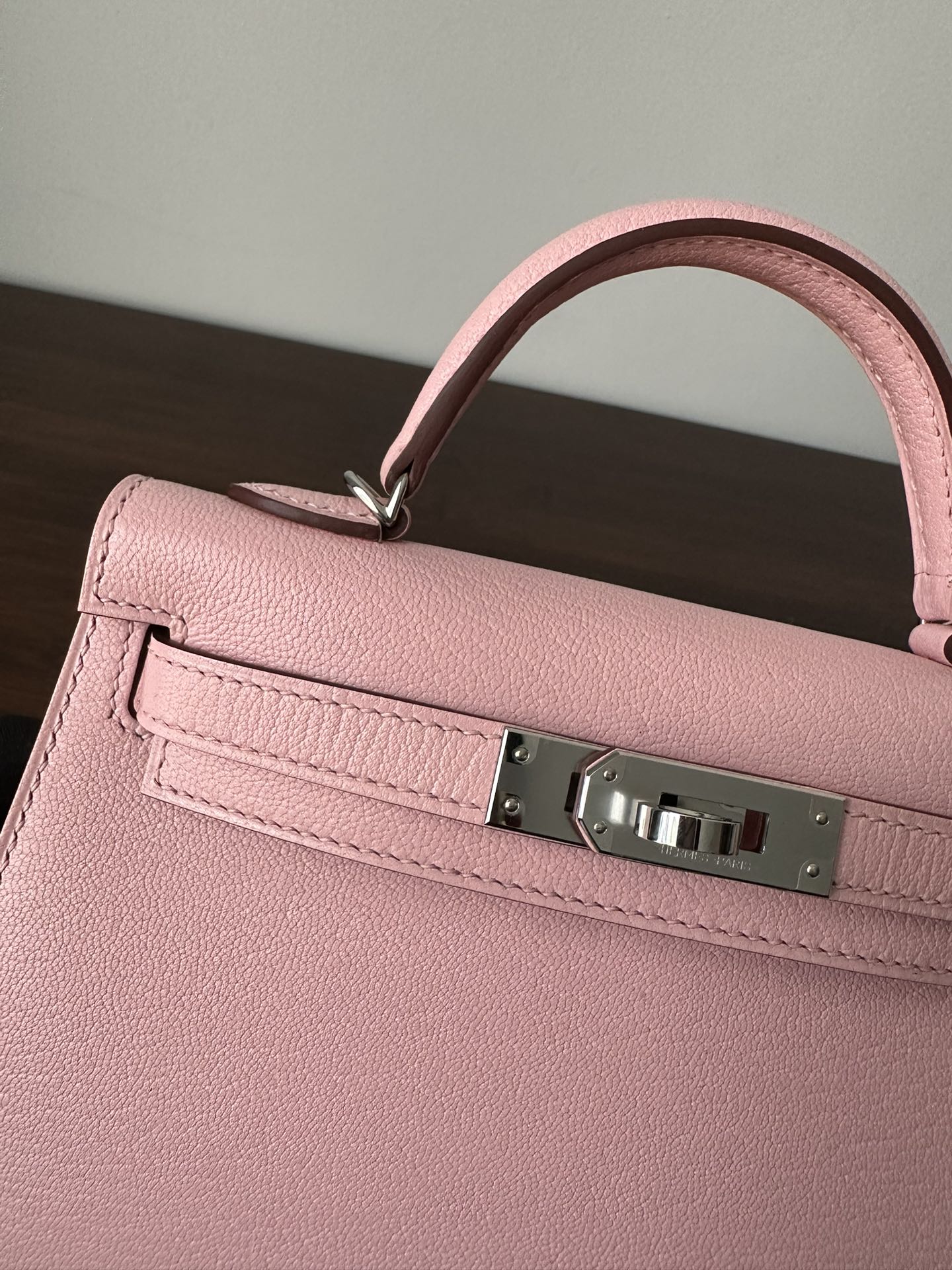 HM KELLY MINI 20 ROSE CHEVRE QUINCAILLERIE ARGENTÉE