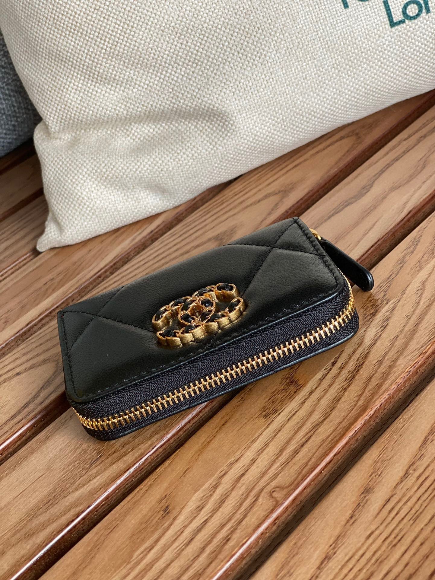 Porte-monnaie zippé CC 19 en cuir d'agneau