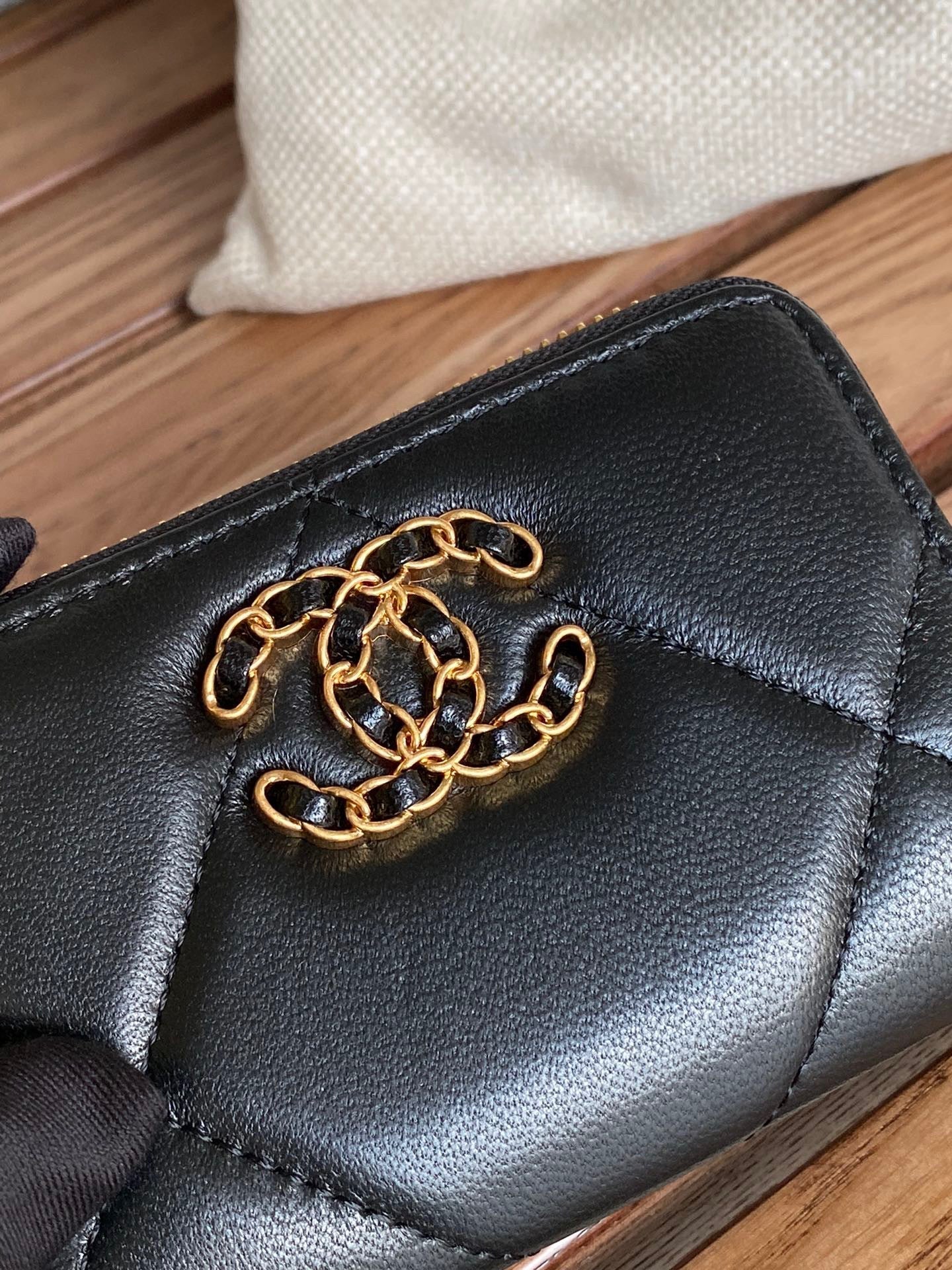 Porte-monnaie zippé CC 19 en cuir d'agneau
