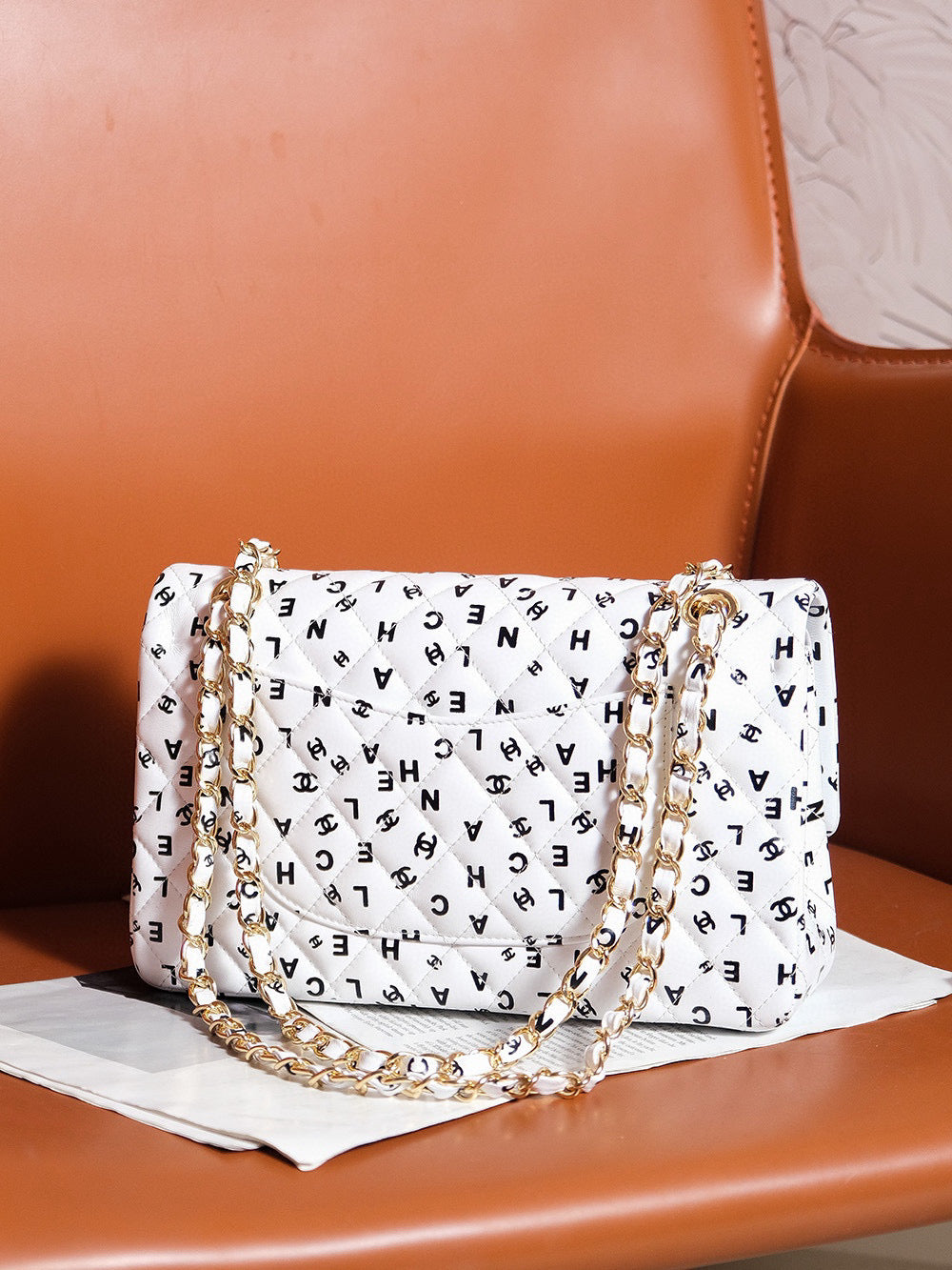 Sac à rabat 24s en cuir de veau blanc multi-logo et accessoires dorés 