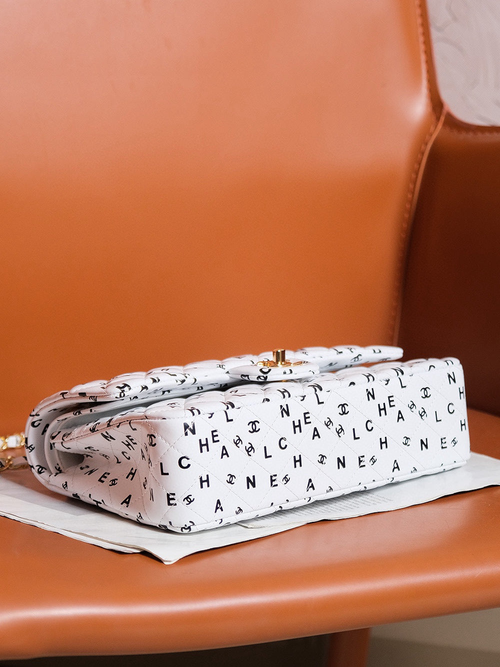 Sac à rabat 24s en cuir de veau blanc multi-logo et accessoires dorés 