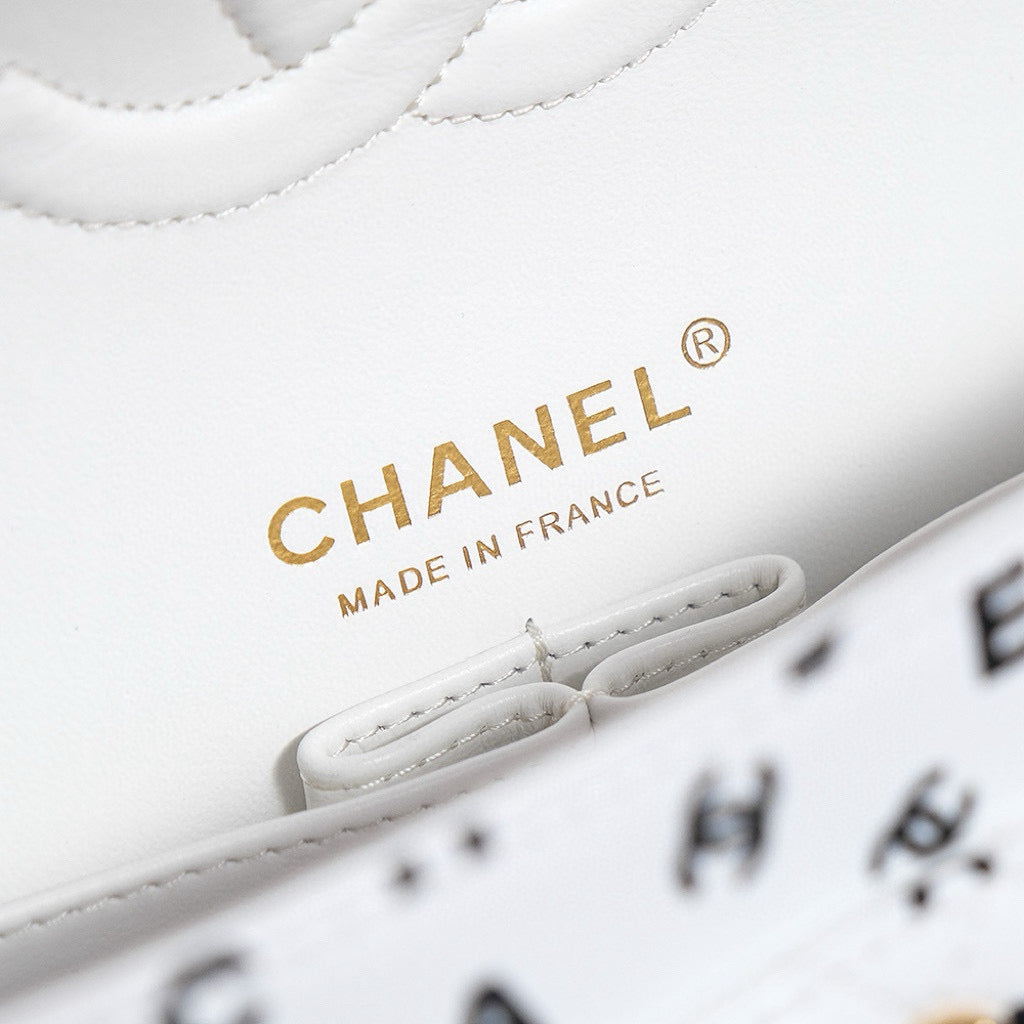Sac à rabat 24s en cuir de veau blanc multi-logo et accessoires dorés 