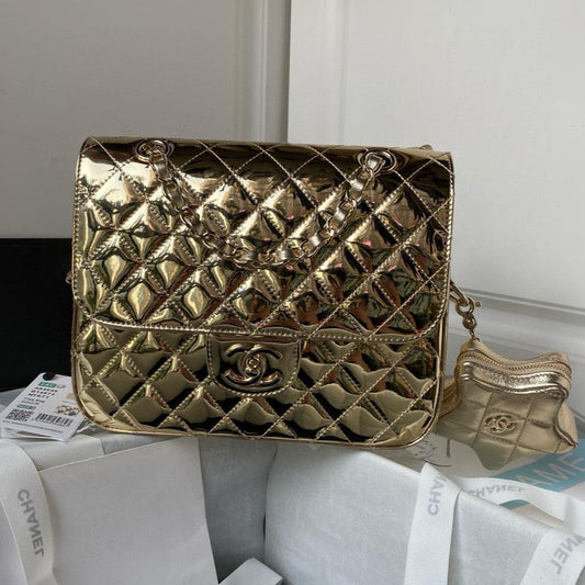 Grand sac à dos CC 31 cm en cuir de veau verni doré, accessoires dorés