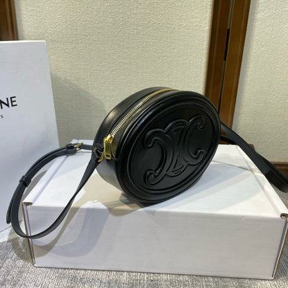 SAC OVALE 20 EN CUIR DE VEAU LISSE NOIR CANNELLE