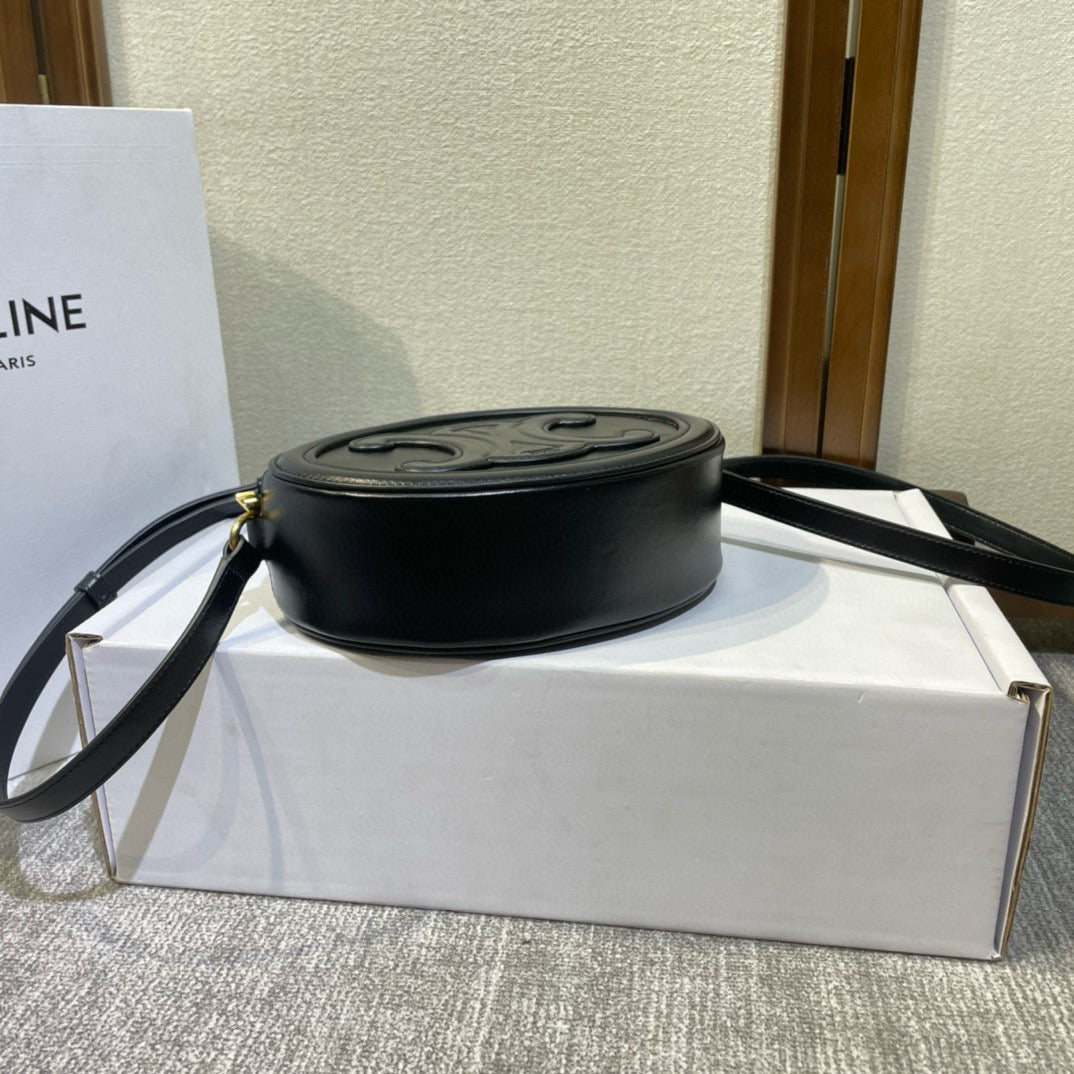 SAC OVALE 20 EN CUIR DE VEAU LISSE NOIR CANNELLE