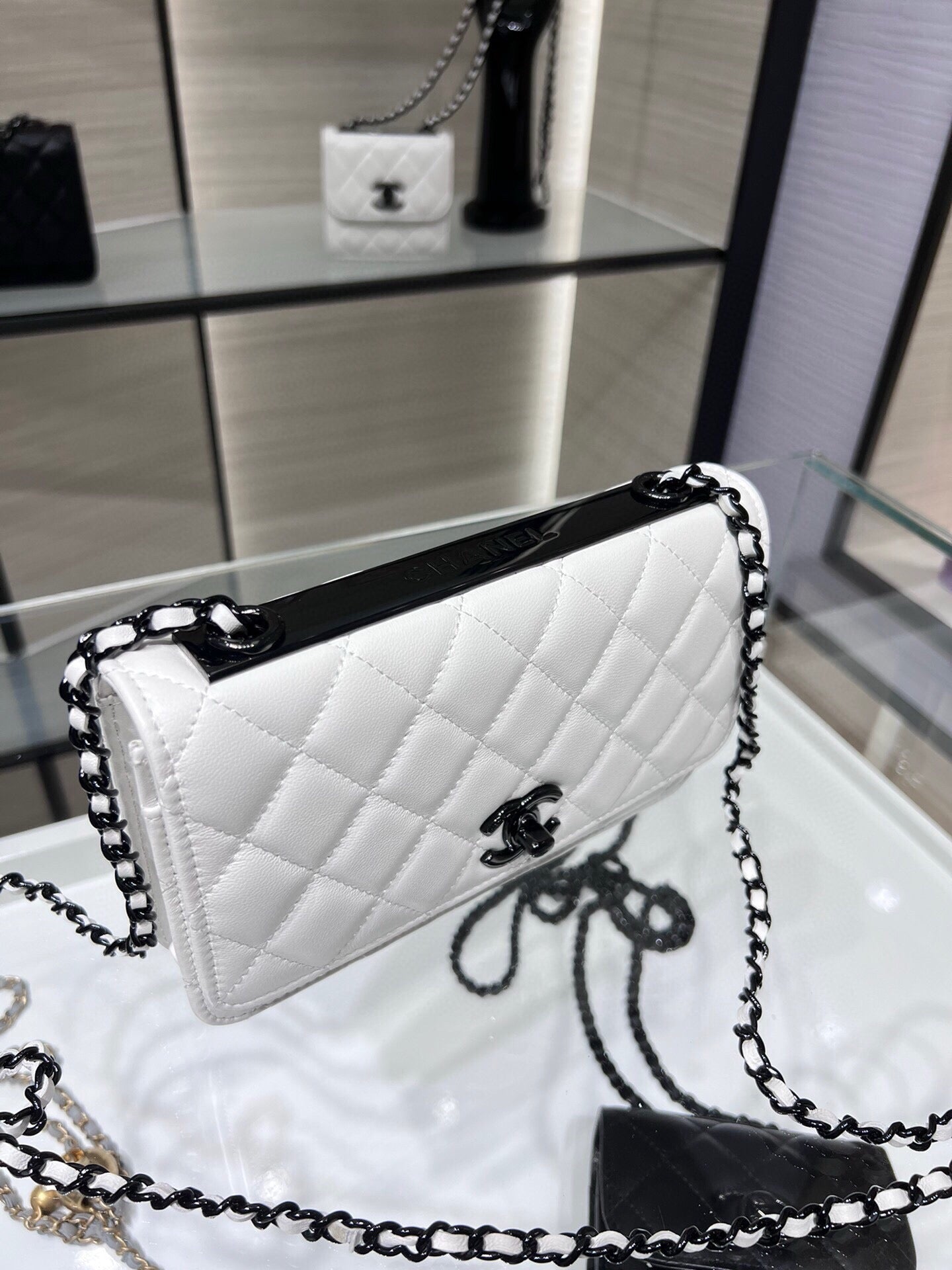 CC WOC 19 AGNEAU BLANC QUINCAILLERIE NOIRE