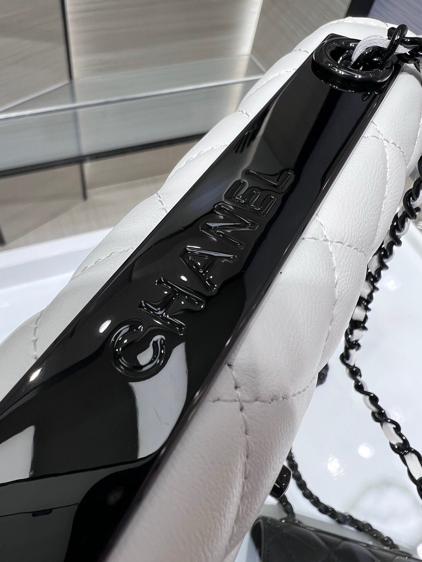 CC WOC 19 AGNEAU BLANC QUINCAILLERIE NOIRE