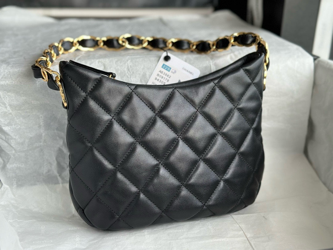 Sac Hobo CC 24K 23 cm en cuir d'agneau noir brillant