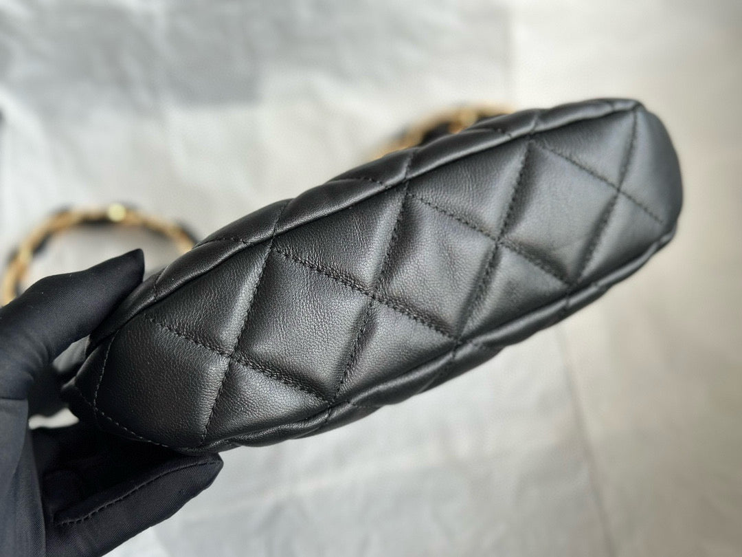 Sac Hobo CC 24K 23 cm en cuir d'agneau noir brillant