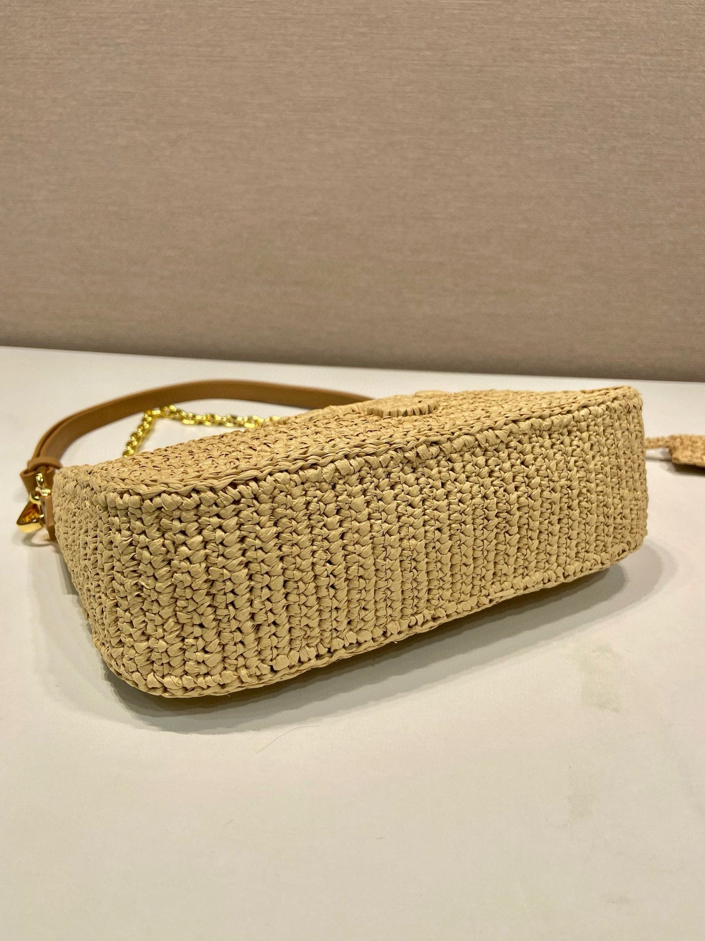 Pra Re-edition クロシェミニバッグ 22cm ベージュレザー ベストバージョン