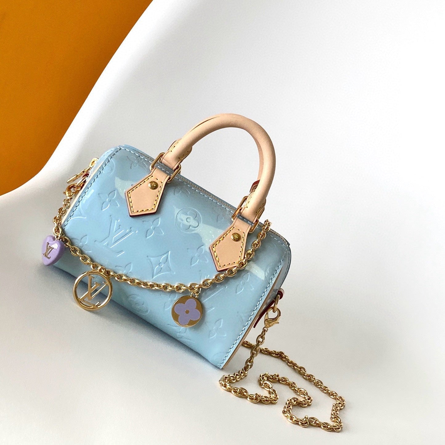 NANO SPEEDY 16 EN VERNIS PASTEL MONOGRAMME QUINCAILLERIE OR