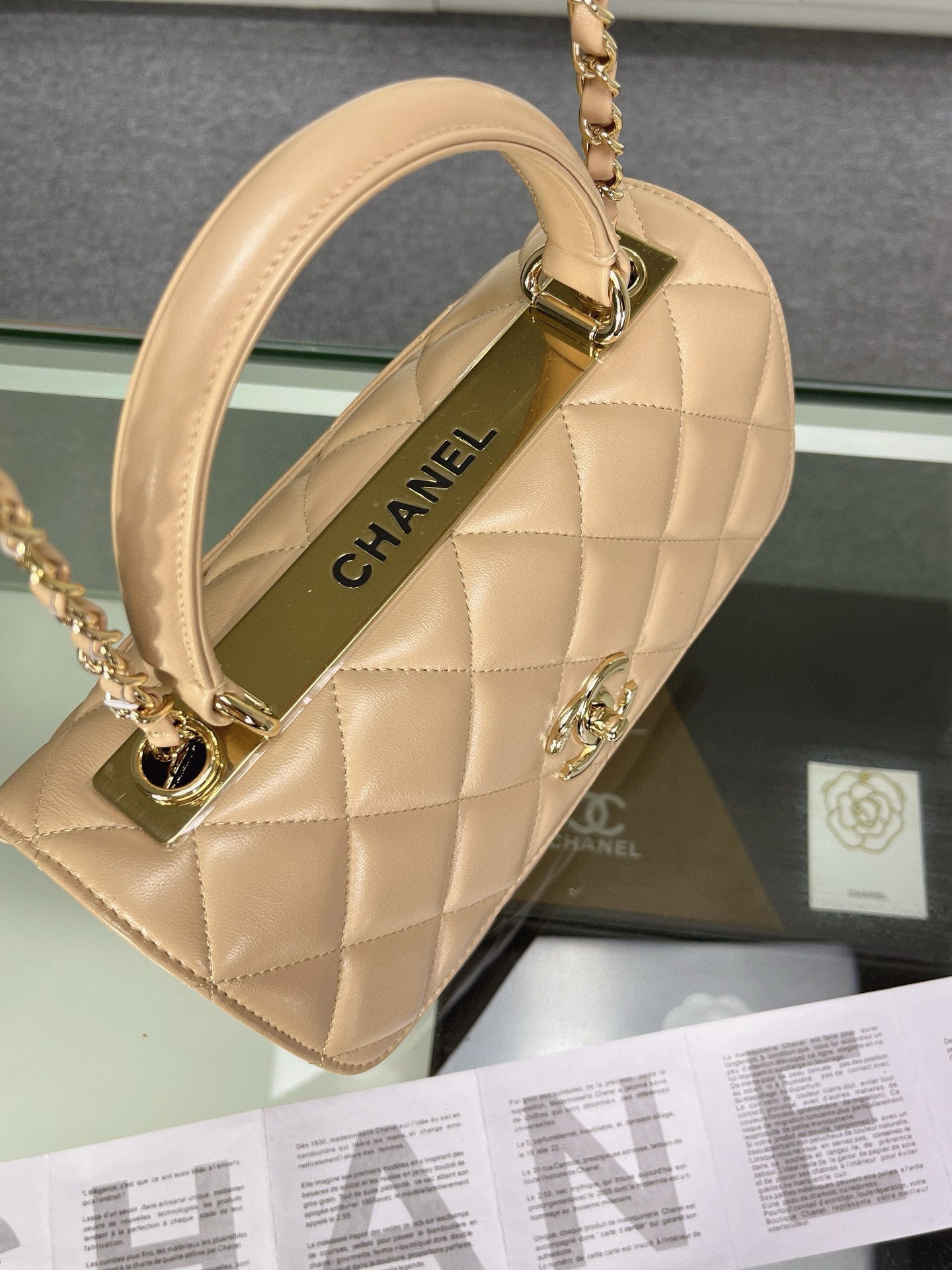 CC TRENDY 25CM CUIR D'AGNEAU BEIGE QUINCAILLERIE OR CLAIR