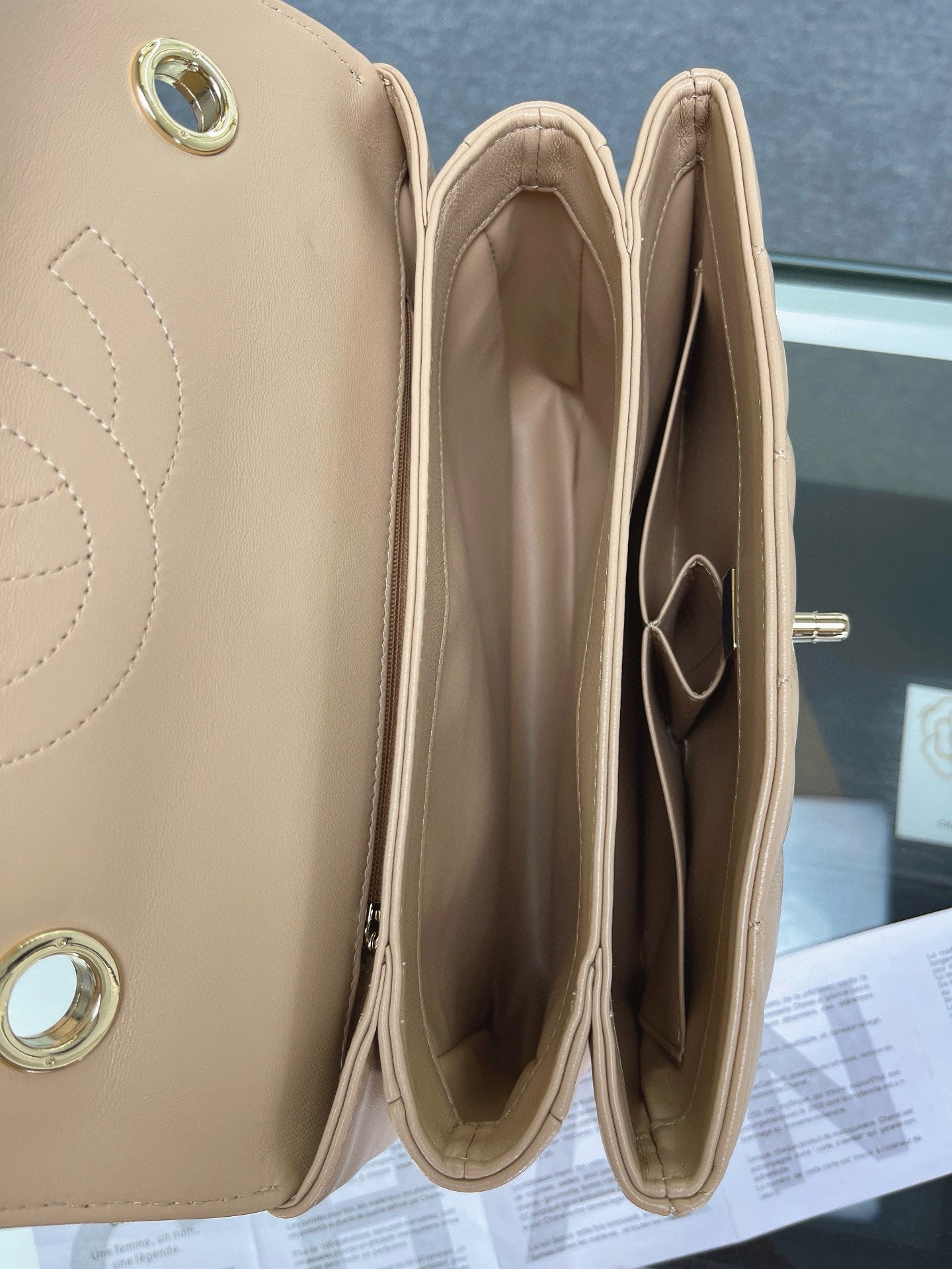 CC TRENDY 25CM CUIR D'AGNEAU BEIGE QUINCAILLERIE OR CLAIR