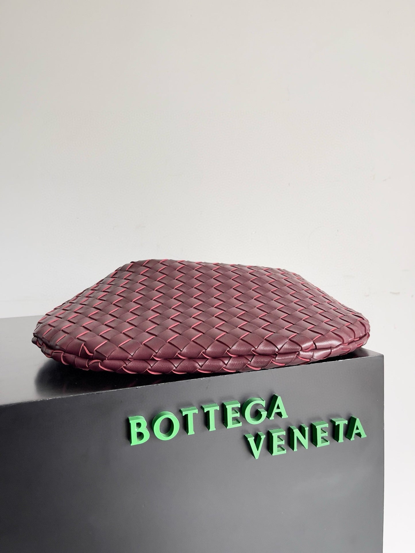 SARDINE 39 WITH CHAIN IN BAROLO LAMBSKIN