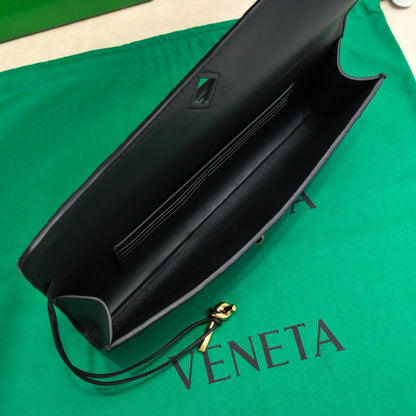 BV ロングクラッチ アンディアモ ハンドル付き 31cm ブラック カーフスキン Ghw