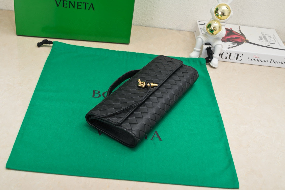 BV ロングクラッチ アンディアモ ハンドル付き 31cm ブラック カーフスキン Ghw