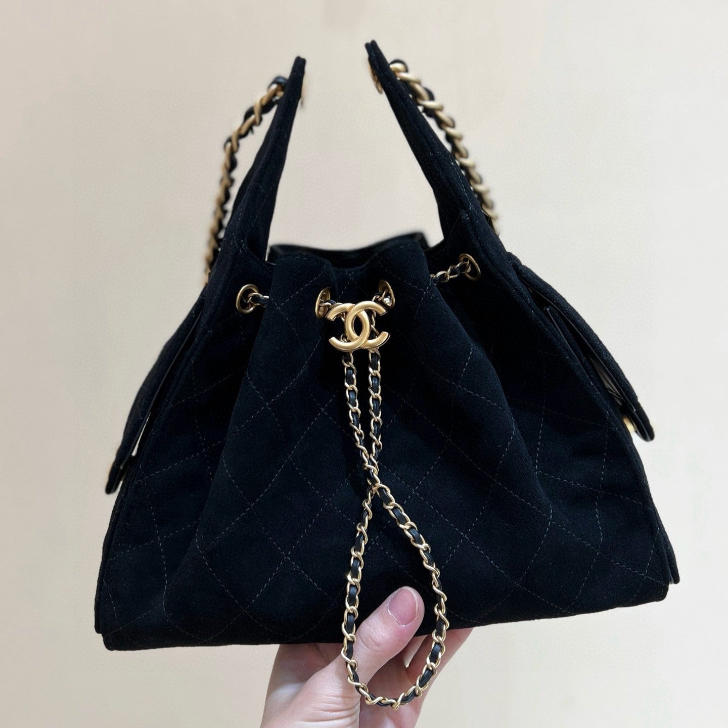 Sac Hobo CC 25C 30 cm en daim noir