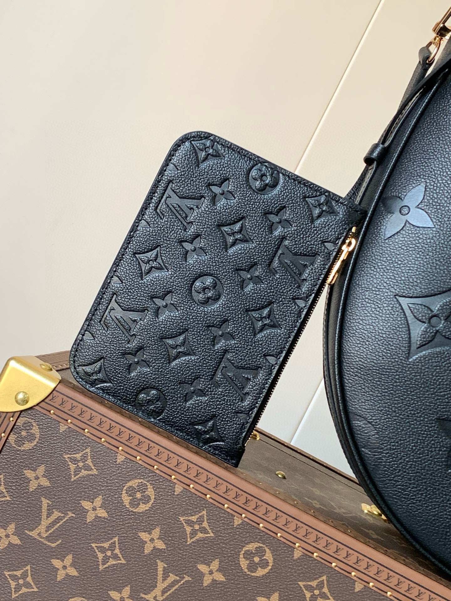 LV ホーボー ループバッグ 38cm ブラック モノグラム アンプラント レザー