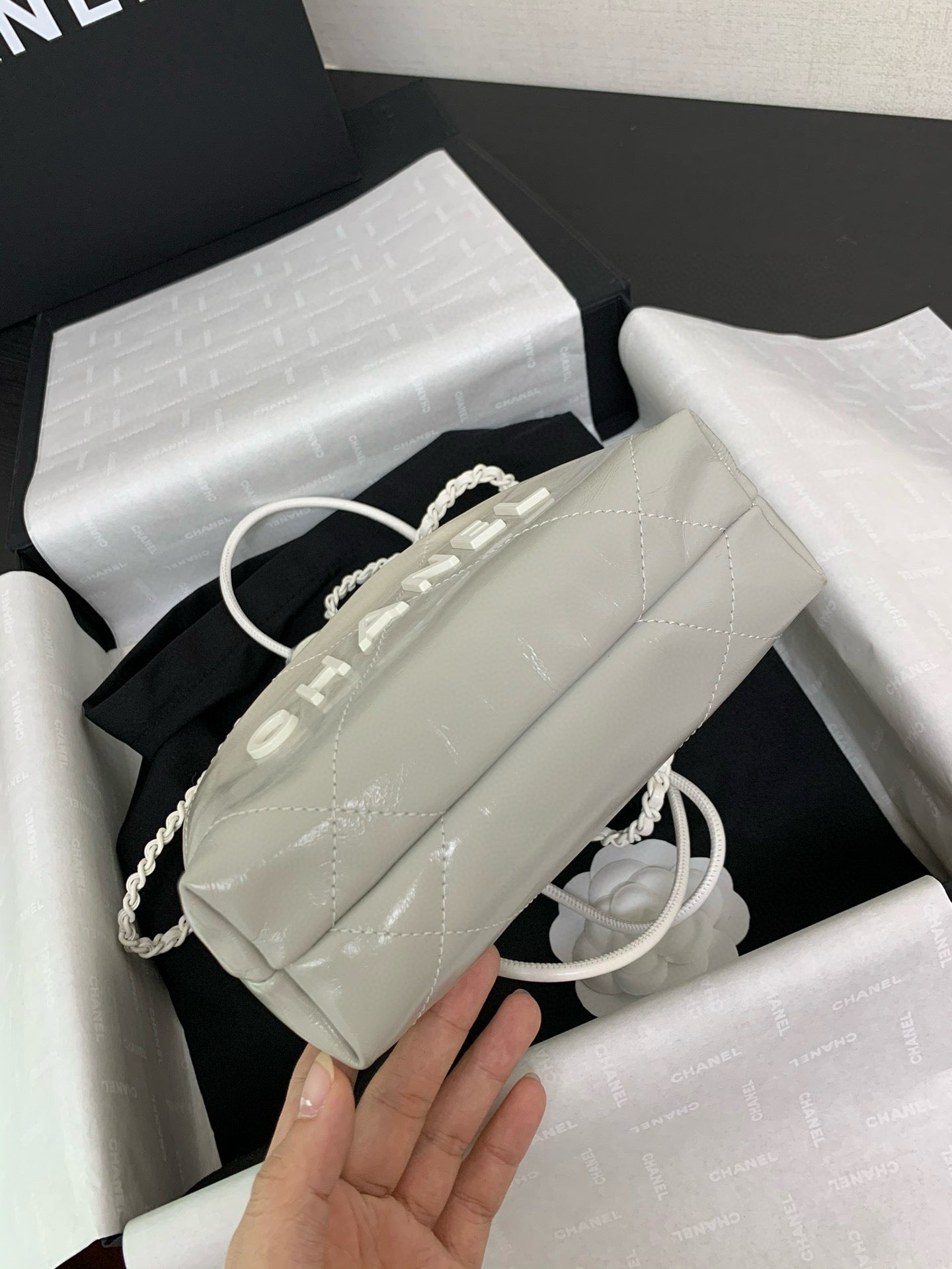 Sac Hobo CC Mini 22 en cuir d'agneau blanc et gris