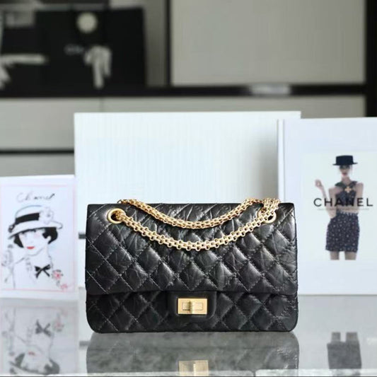 Sac à rabat CC Classic 2.55 24 cm en cuir d'agneau vieilli noir