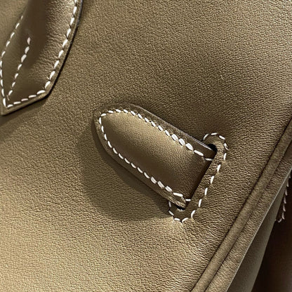 Sac à bandoulière HM Birkin 29 cm en cuir de veau gris, accessoires argentés