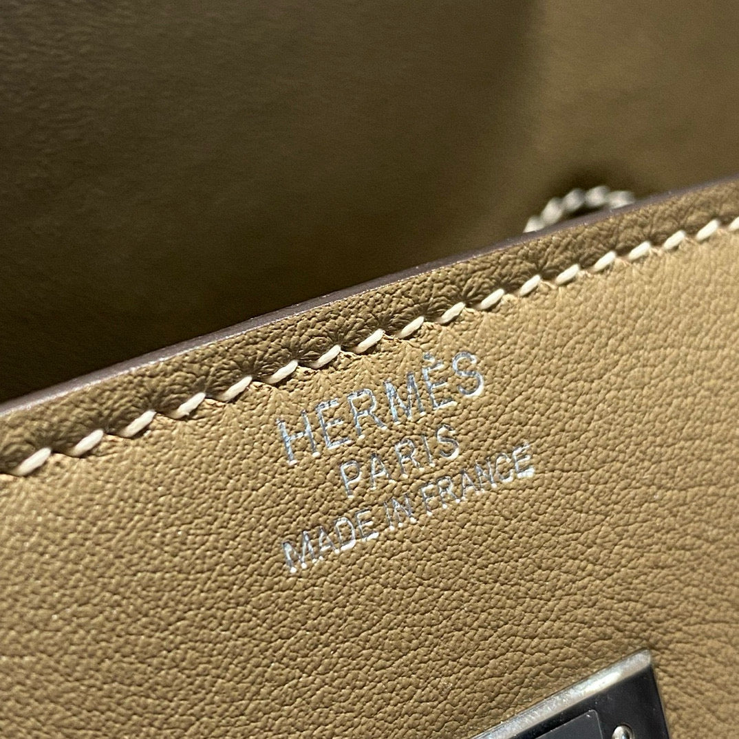 Sac à bandoulière HM Birkin 29 cm en cuir de veau gris, accessoires argentés