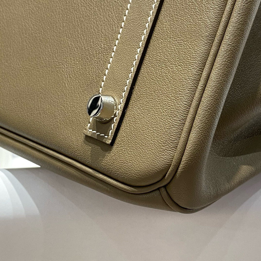 Sac à bandoulière HM Birkin 29 cm en cuir de veau gris, accessoires argentés