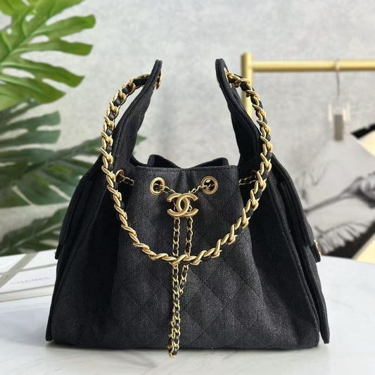 Sac Hobo CC 25C 30 cm en denim noir