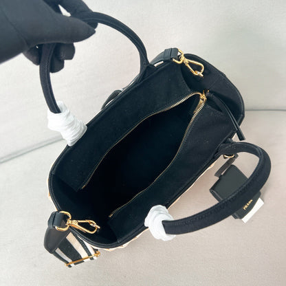 PRAミディアム 26cm ブラック ウィッカー＆リネンブレンド トートバッグ