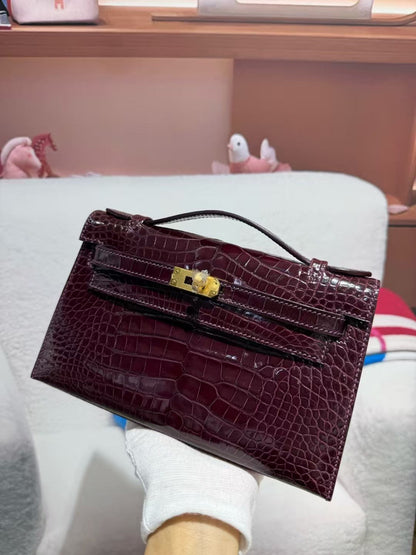 HM KELLY MINI 22 BOUCLE EN ALLIGATOR AMÉRICAIN ROUGE BORDEAUX (FABRIQUÉ SUR COMMANDE)