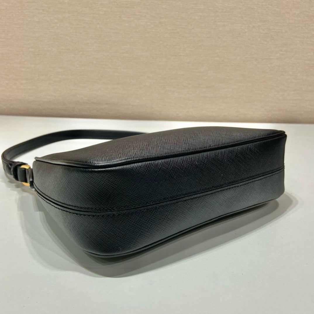 Mini sac en cuir Saffiano réédition Prada