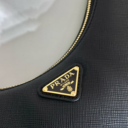 Mini sac en cuir Saffiano réédition Prada