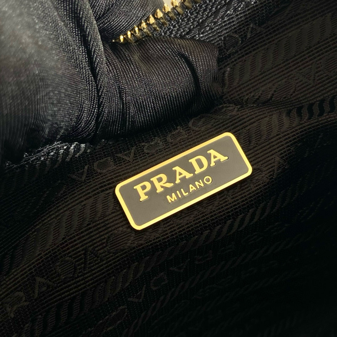Mini sac en cuir Saffiano réédition Prada