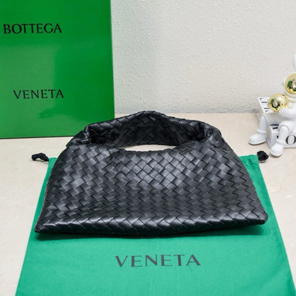 Sac bandoulière BV HOP 41 cm en cuir de veau noir