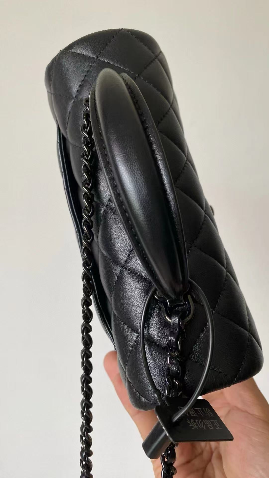 25C ミニフラップバッグ トップハンドル 20cm ブラックラムスキン ブラックハードウェア プレミアムバージョン