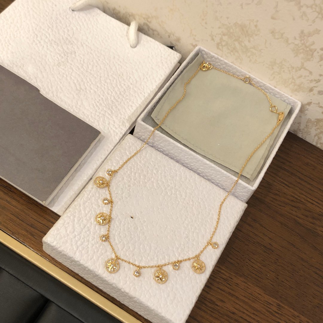 COLLIER ROSE DES VENTS OR JAUNE, DIAMANTS ET NACRE