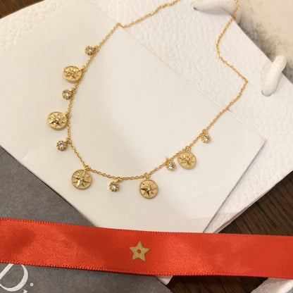 COLLIER ROSE DES VENTS OR JAUNE, DIAMANTS ET NACRE