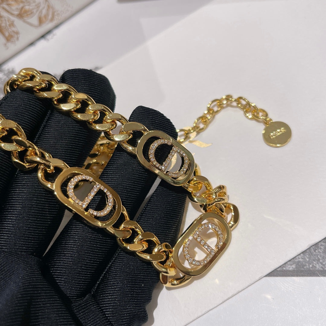 COLLIER 30 MONTAIGNE MÉTAL FINITION DORÉ CRISTAUX BLANCS