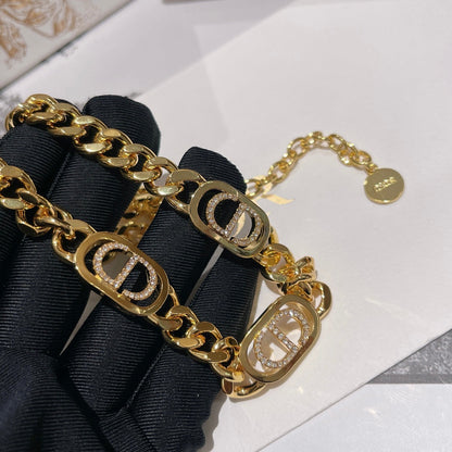 COLLIER 30 MONTAIGNE MÉTAL FINITION DORÉ CRISTAUX BLANCS