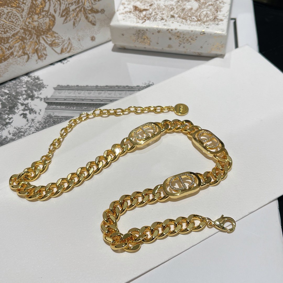 COLLIER 30 MONTAIGNE MÉTAL FINITION DORÉ CRISTAUX BLANCS
