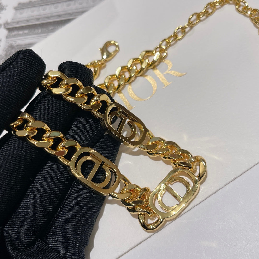 COLLIER 30 MONTAIGNE MÉTAL FINITION DORÉ CRISTAUX BLANCS