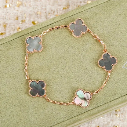 CLOVER 5 MOTIF GRAY MOP BRACELET COLLECTION