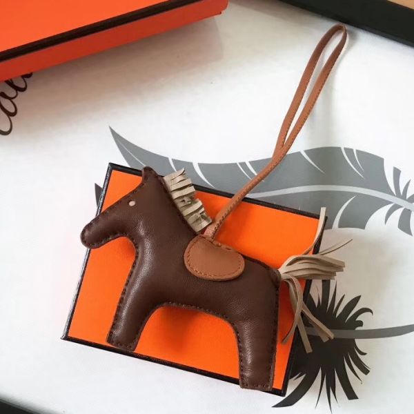 Bijou de sac HM Rodeo Horse en cuir camel/gris