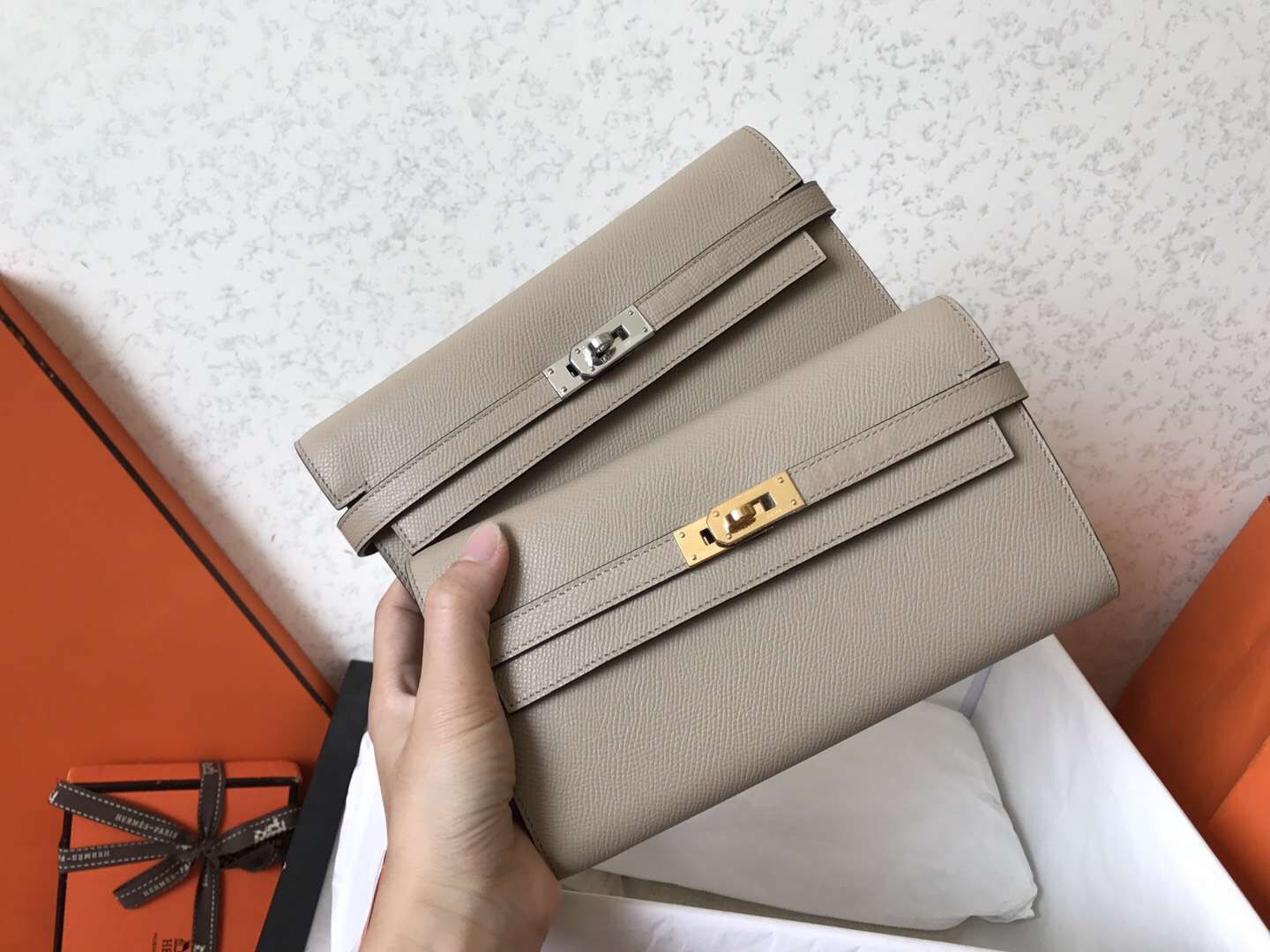 Portefeuille long Kelly 20 cm en cuir Epsom gris