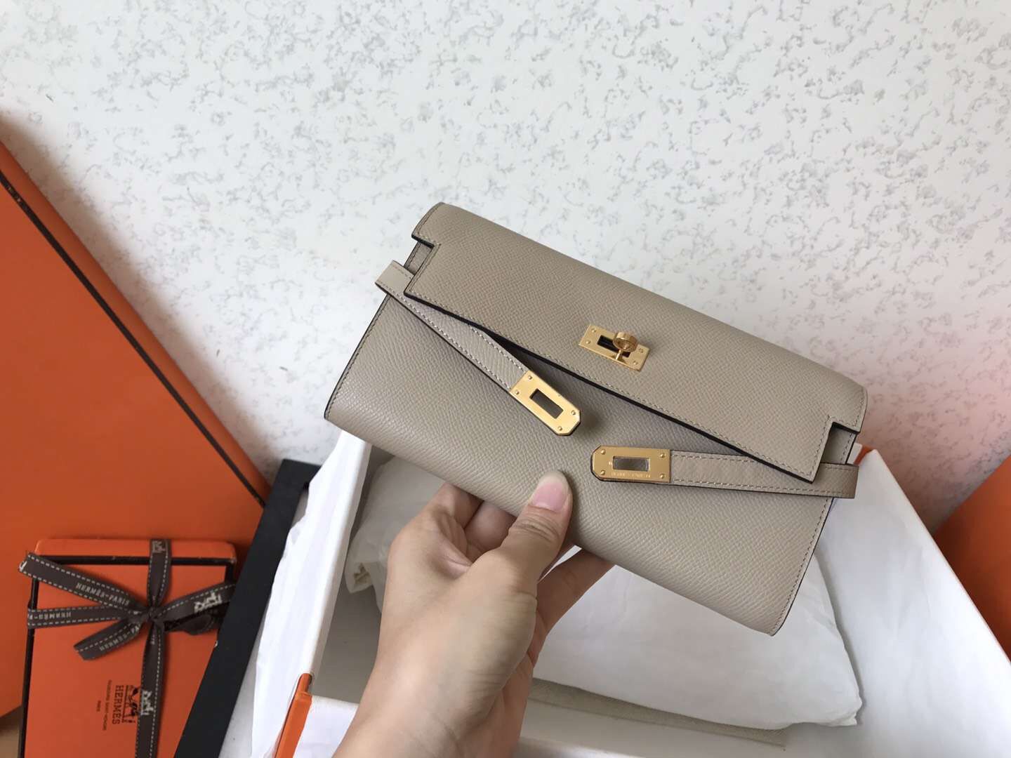 Portefeuille long Kelly 20 cm en cuir Epsom gris